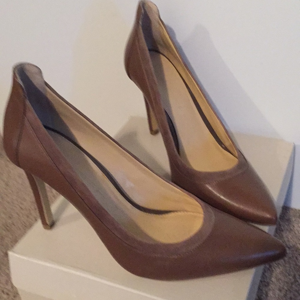 Banana Republic Bevin pump